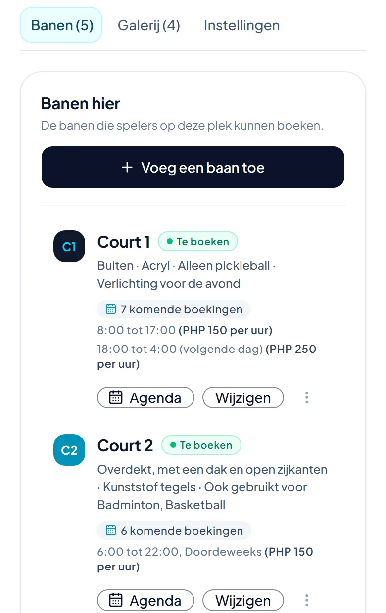 Het tabblad Banen van een plek, met elke baan, de tijden, de prijs en een knop om te wijzigen.