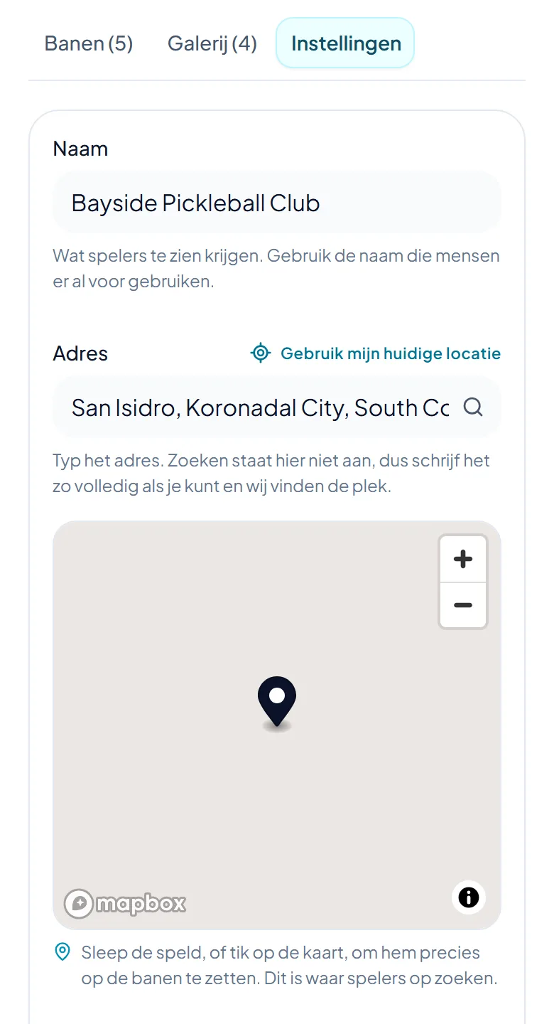 Het tabblad Instellingen van een plek, met de vakken voor de naam en het adres en de kaart met de speld.