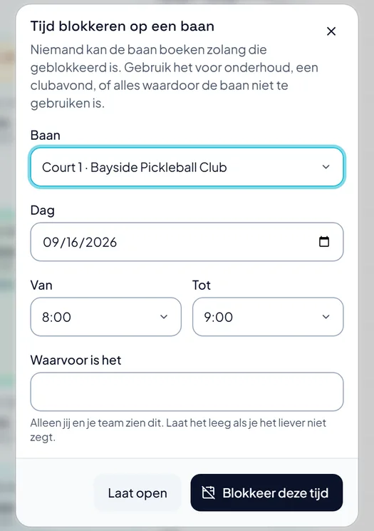 Het formulier Tijd blokkeren op een baan, met vakken voor de baan, de dag, de begin- en eindtijd en waarvoor het is. Het formulier Tijd blokkeren op een baan, met vakken voor de baan, de dag, de begin- en eindtijd en waarvoor het is.