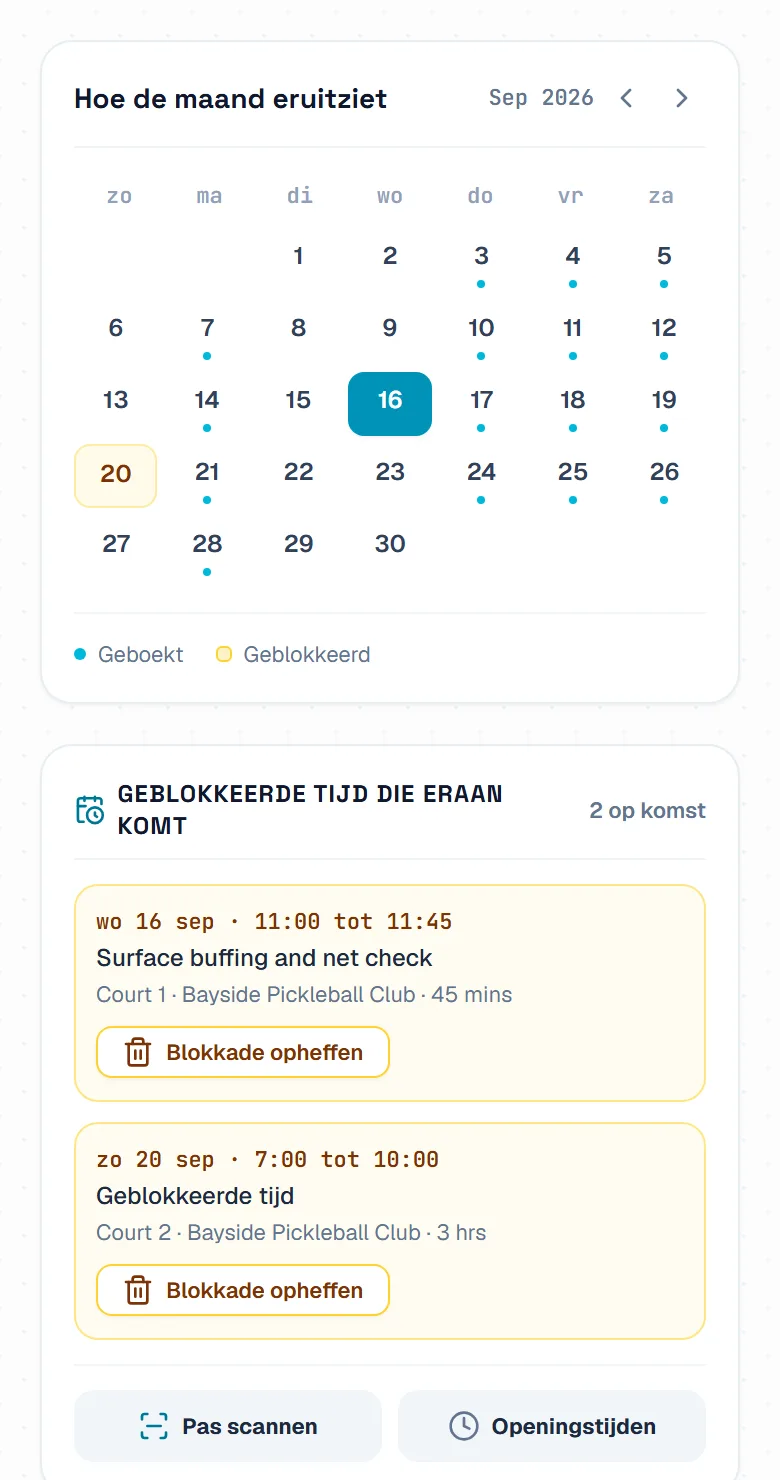 De maandkalender met een stip onder elke dag met boekingen, en een lijst van geblokkeerde tijd die eraan komt.