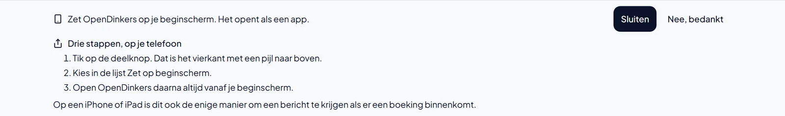 Dezelfde balk op een iPhone, opengeklapt, met drie stappen: tik op de deelknop, kies Zet op beginscherm en open OpenDinkers daarna vanaf je beginscherm.