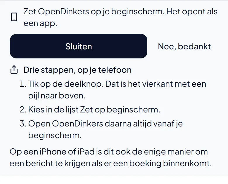 Dezelfde balk op een iPhone, opengeklapt, met drie stappen: tik op de deelknop, kies Zet op beginscherm en open OpenDinkers daarna vanaf je beginscherm.